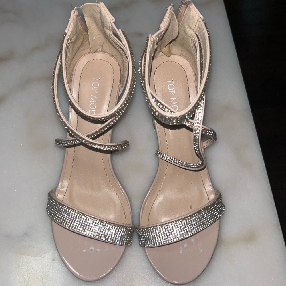 Top Moda zapatillas color nude size 6.5